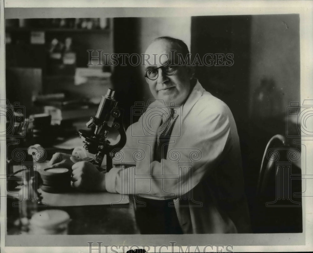 1931 Press Photo Dr SA Petroff clinical research Tredeau Sanitorium