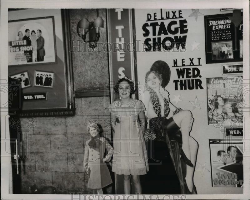Load image into Gallery viewer, 1935 Press Photo Alyce Jane McHenry age 11 saved by operation on stomach
