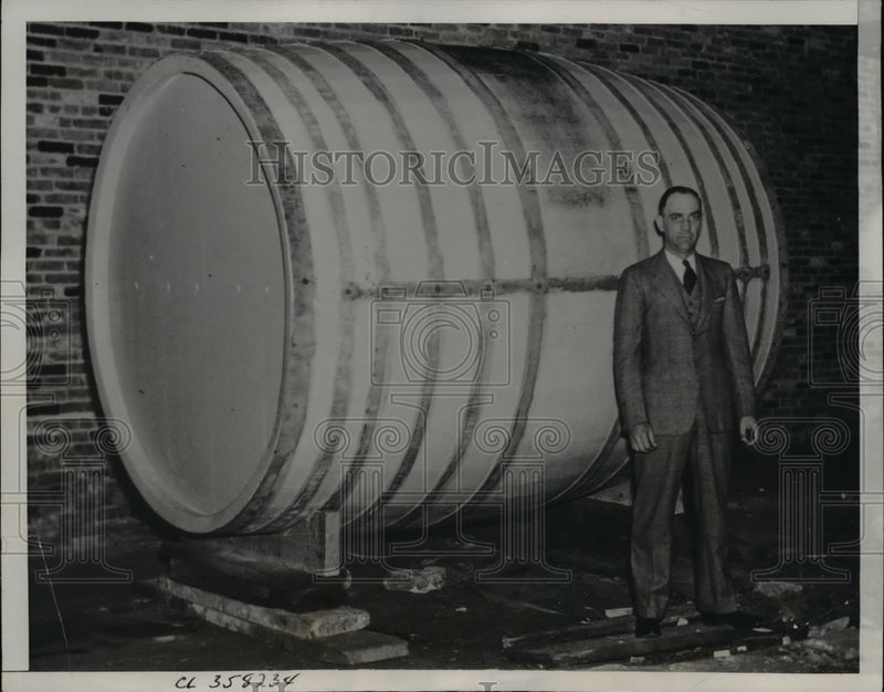 Load image into Gallery viewer, 1936 Press Photo Ernesr Biegazski plans to ride cross Atlantic in this barrell
