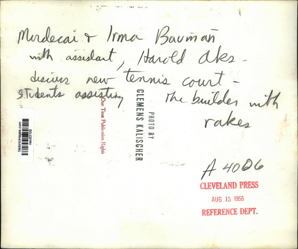 1955 Press Photo Mordecai & Irma Bauman & Harold Aks at tennis court