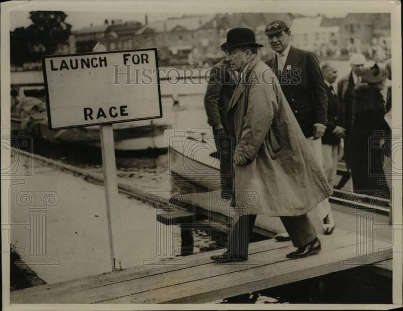 Load image into Gallery viewer, 1936 Press Photo Stanley Baldwin British Premier at Henley regatta - nex83120
