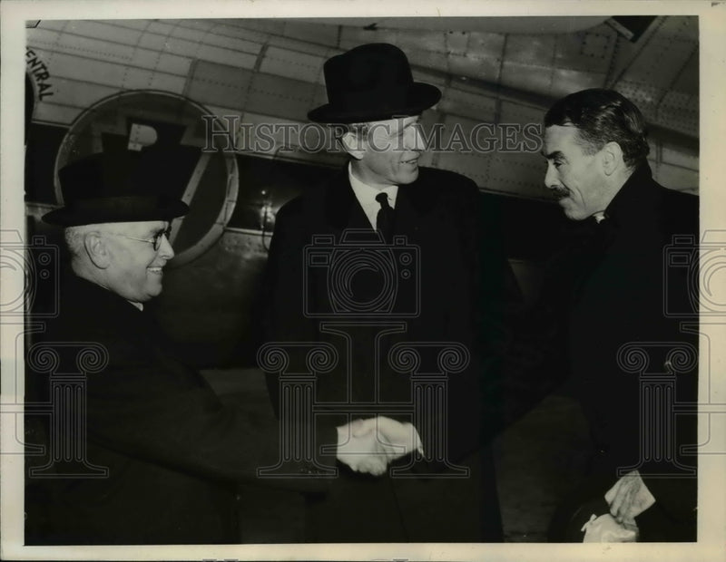 Load image into Gallery viewer, 1942 Press Photo Wash DC Walter Nash New Zealand Minister, Lord Halifax of UK,
