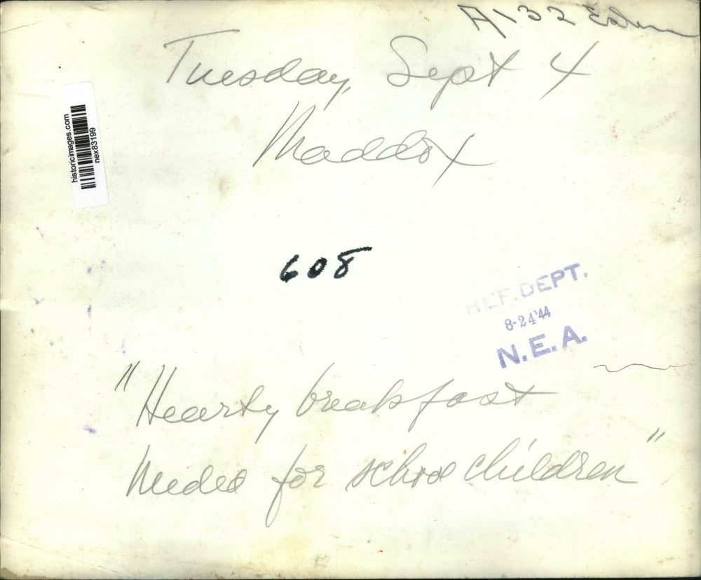 1944 Press Photo A couple of girls eating a hearty breakfast