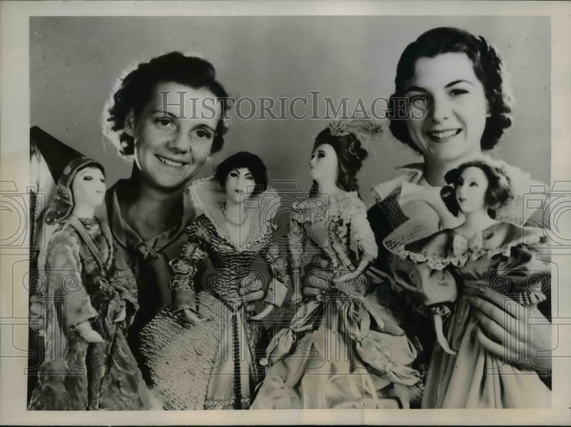 Load image into Gallery viewer, 1936 Press Photo Hildreth Coons, Jacqueline Adams Fremont HS, LA Calif &amp; dolls
