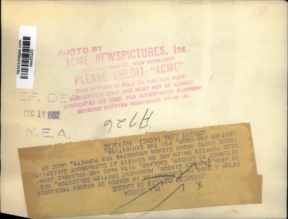 1932 Press Photo Ashley Gibson & collection of puppets in London - nex83225