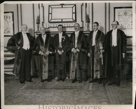 1930 Press Photo Prince of Wales & Company of Weavers Mr Radcliffe - nex83471