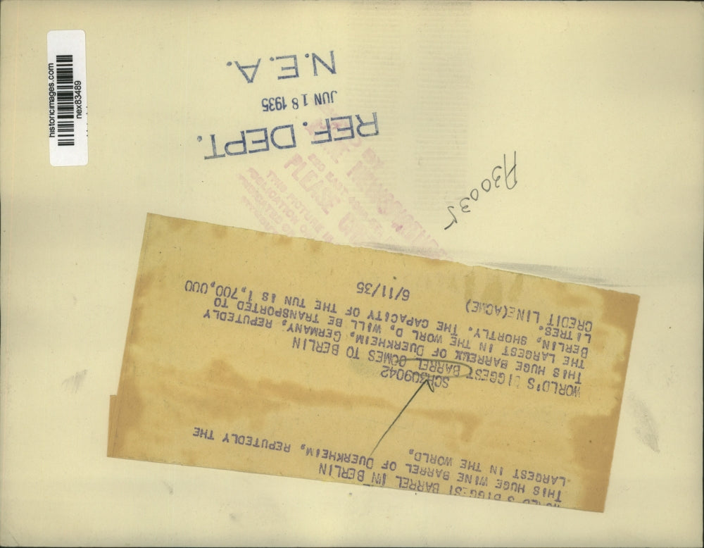 1935 Press Photo Worlds largest barrel arrives in Berlin 1 million liters