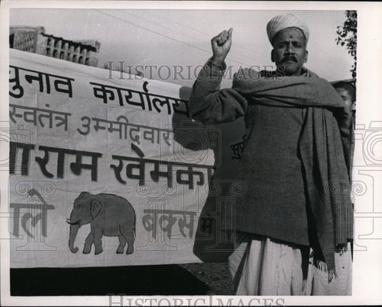 1957 Press Photo Allahabad India Gita Ram Khemka against Nehru