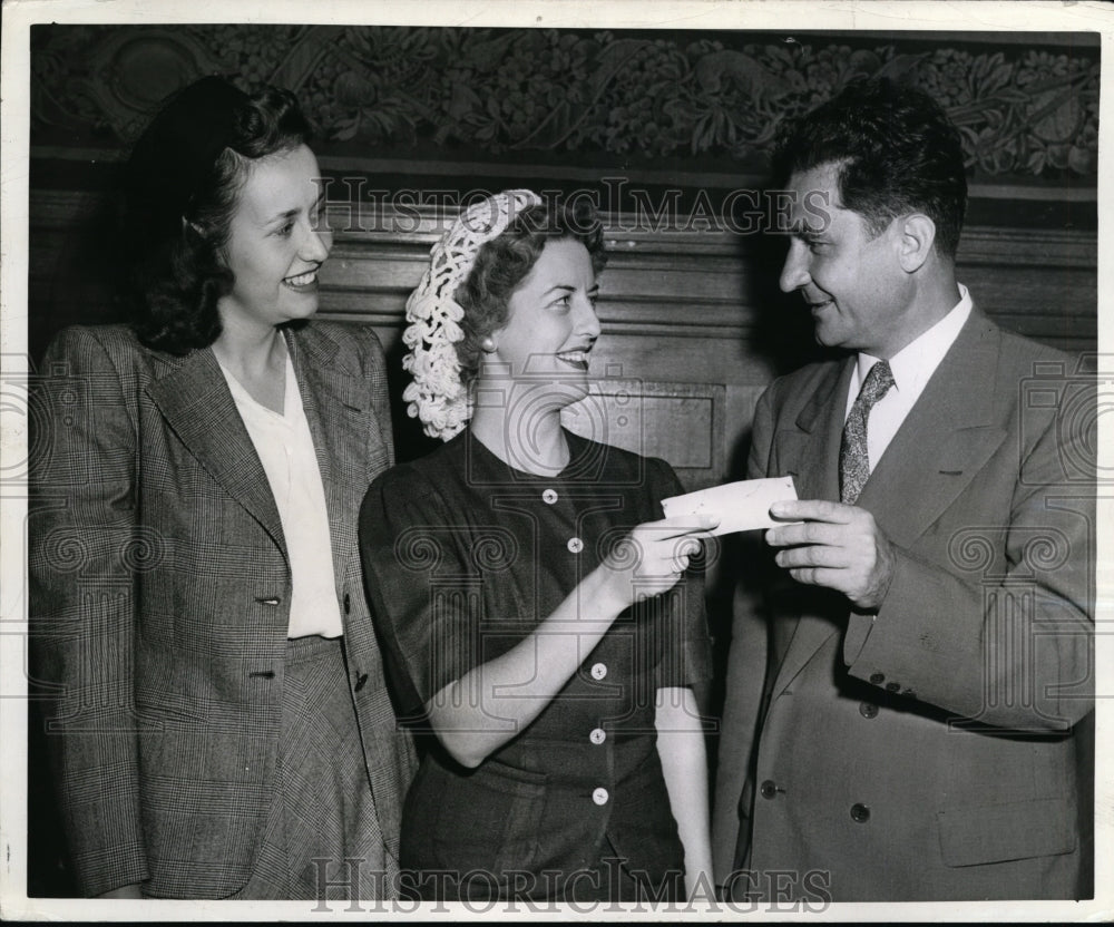 Press Photo Cleveland Mayor Frank Lausche, Jane Schlendorf, Pat Zettlemeyer