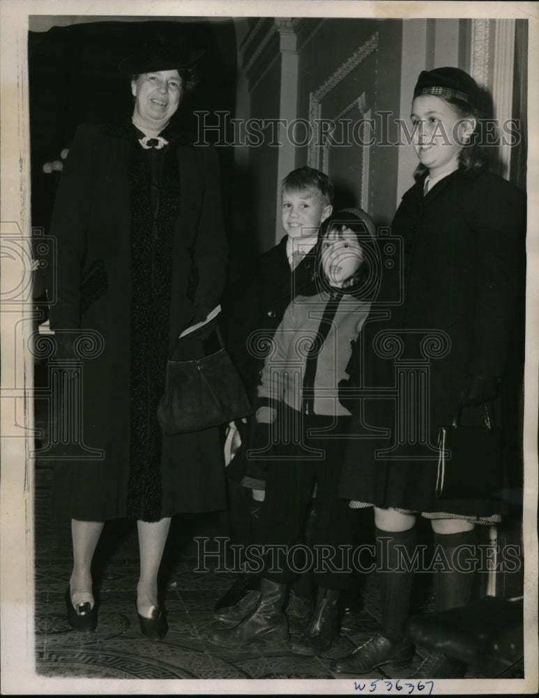 1940 Press Photo Wash DC Mrs Franklin D Roosevelt Diana Hopkins