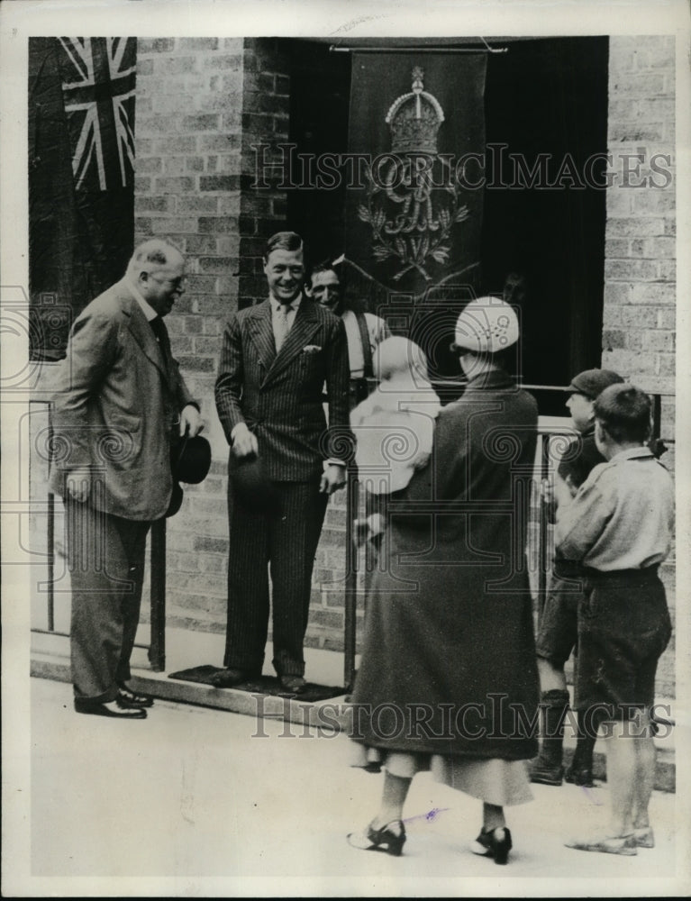 Load image into Gallery viewer, 1933 Press Photo The Prince of Wales, Lord Derby at Liverpool tenements

