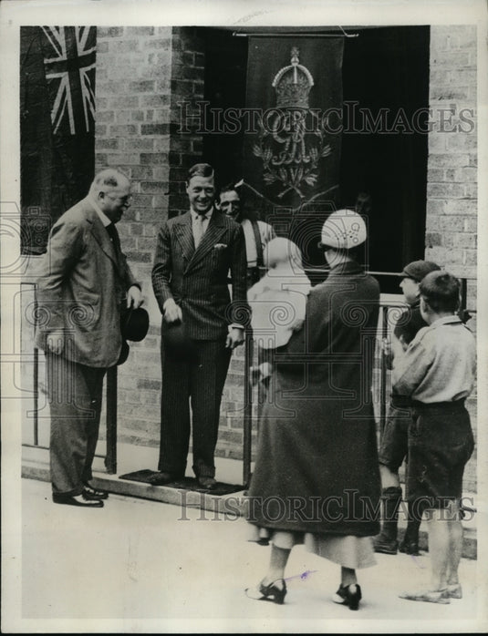 1933 Press Photo The Prince of Wales, Lord Derby at Liverpool tenements