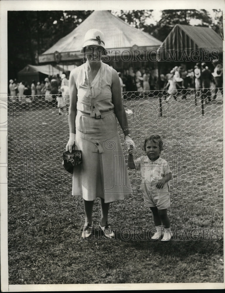 1930 Press Photo Mrs James Lowell & son James at a garden party in N Y