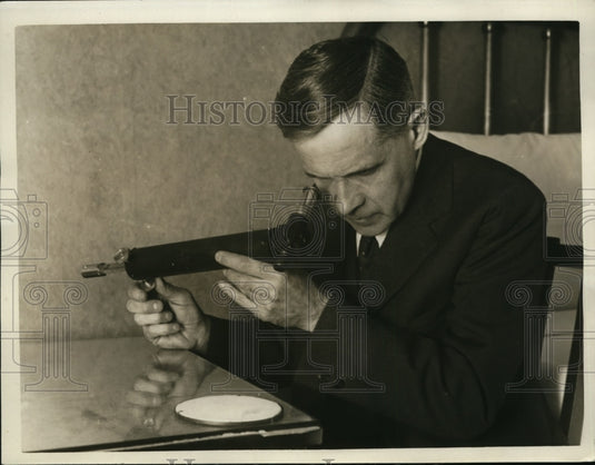 1926 Press Photo Dr WW Coblent & luminometer for suns brightness