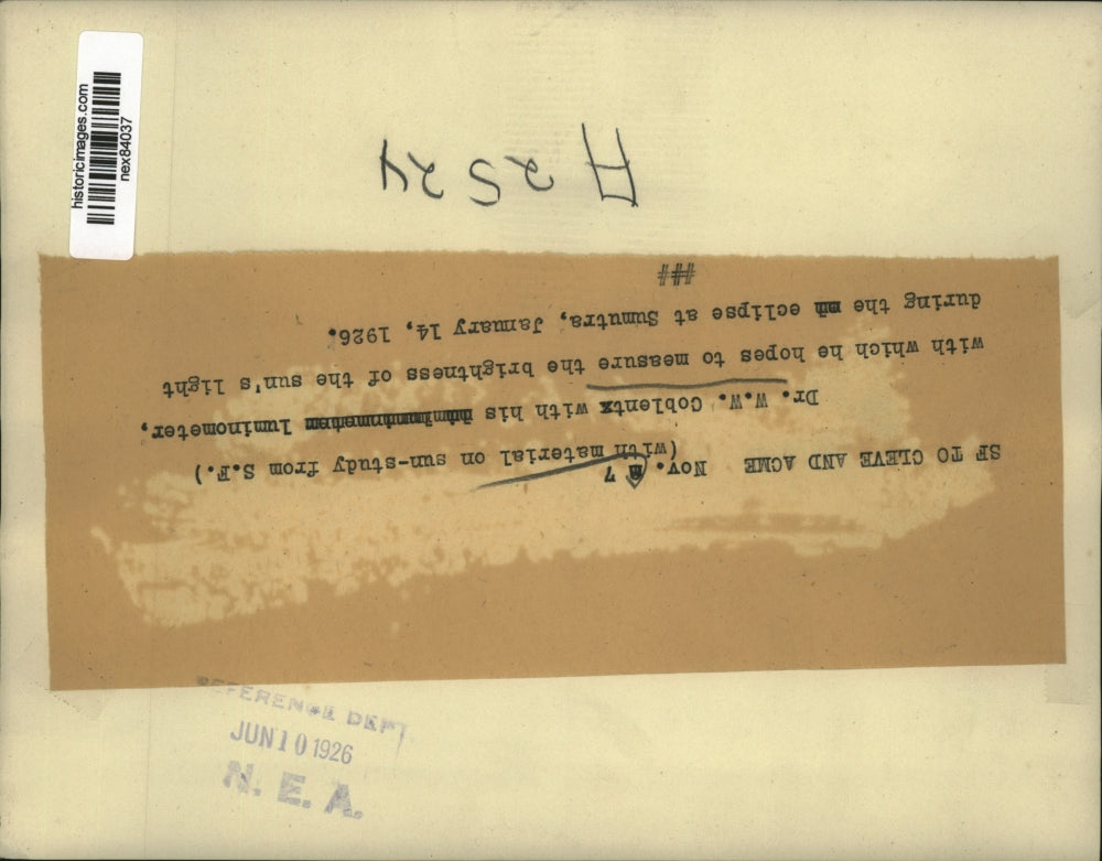 1926 Press Photo Dr WW Coblent & luminometer for suns brightness