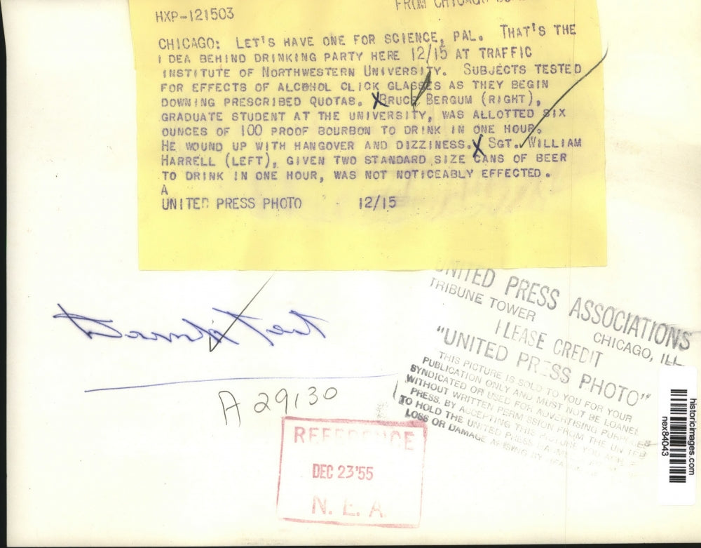 1955 Press Photo Chicago Bruce Bergum & Sgt William Harrell drink for science