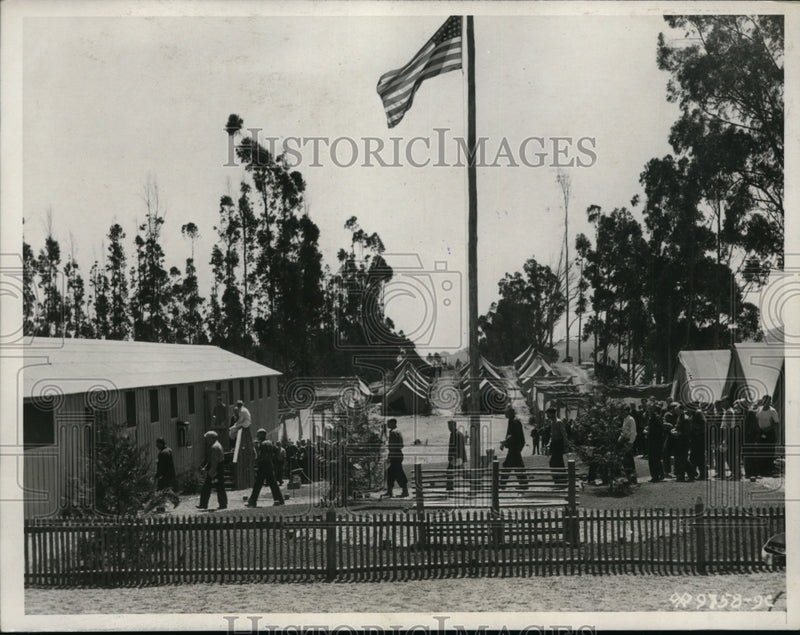 Load image into Gallery viewer, 1933 Press Photo CCC camp &amp; men on way to chow hall San Leandro Calif
