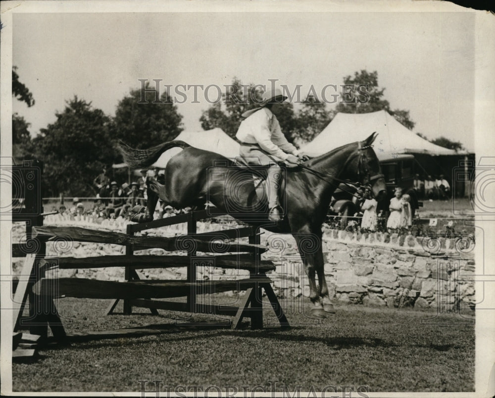 1929 Press Photo Adele James on Nancy in Childrens jump class in NY