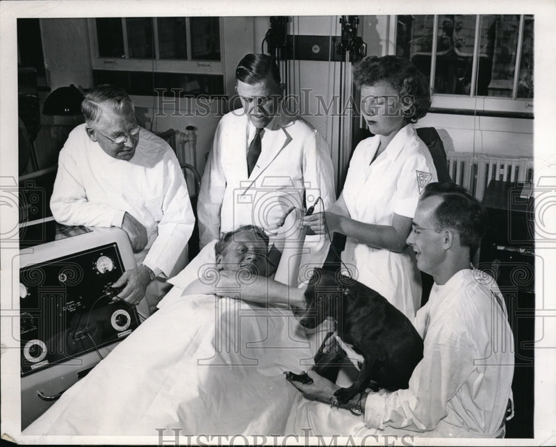 Load image into Gallery viewer, 1946 Press Photo Evanston Ill NW Univ Dr S Osborns, AC Ivy, P Shabert, F Erhole
