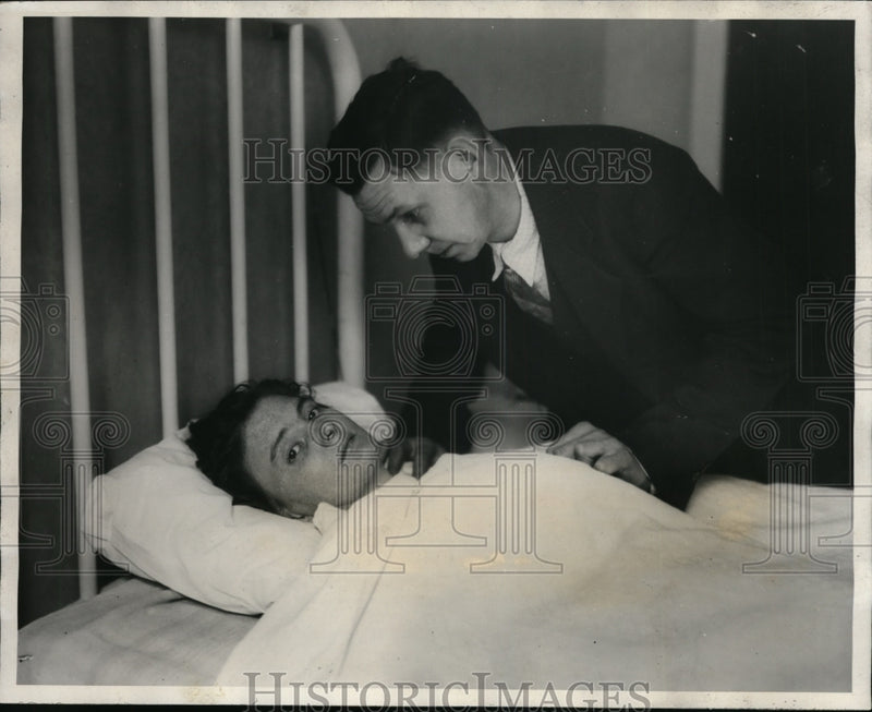 Load image into Gallery viewer, 1927 Press Photo Mrs Rose Young overcome by gas &amp; husband Martin at hospital
