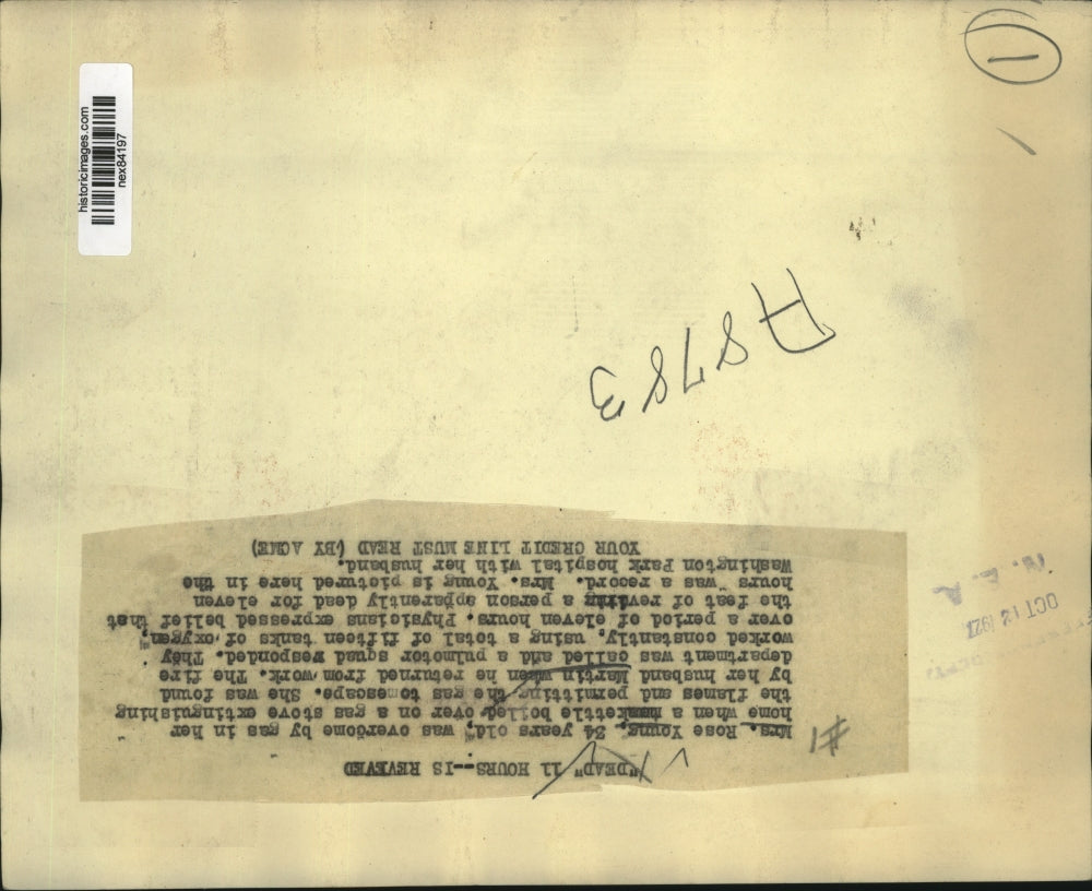 1927 Press Photo Mrs Rose Young overcome by gas & husband Martin at hospital