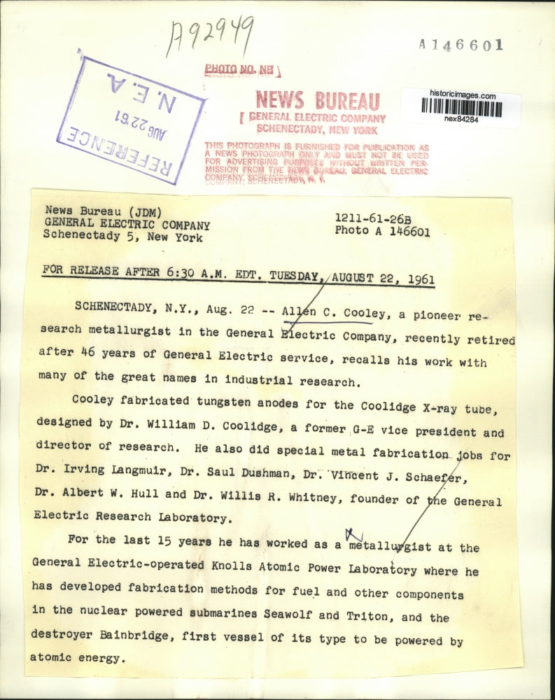 1961 Press Photo Schnectady NY Allen Cooley research metallurgist at GE