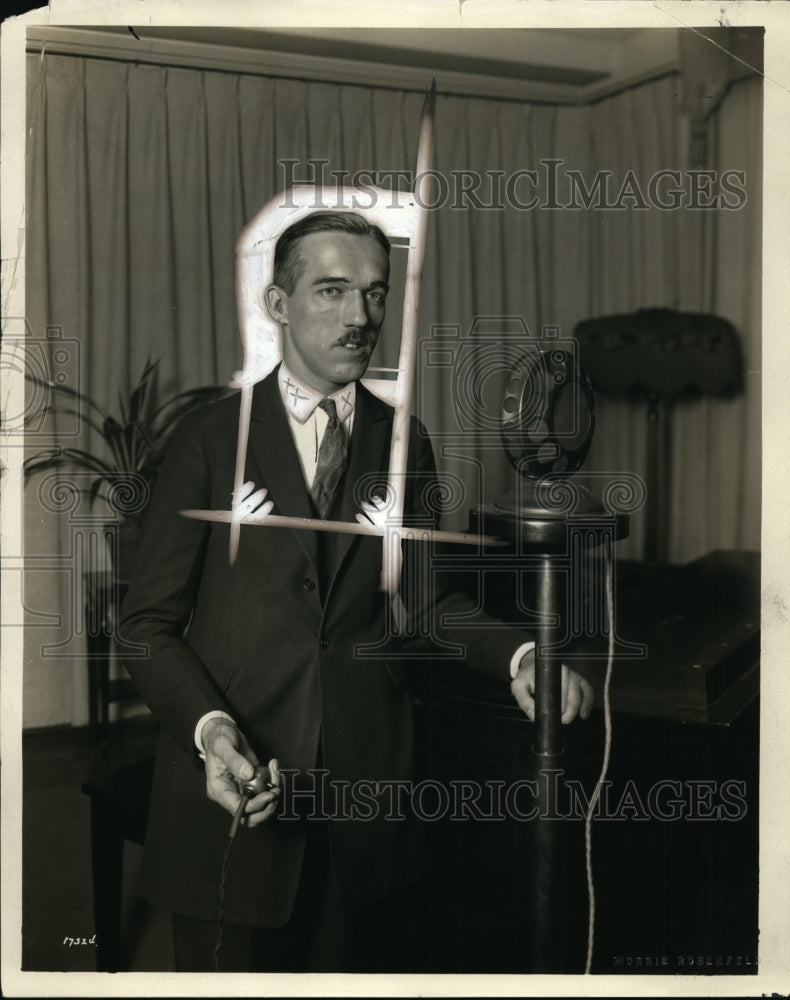 1925 Press Photo AF Llufino on radio in NYC