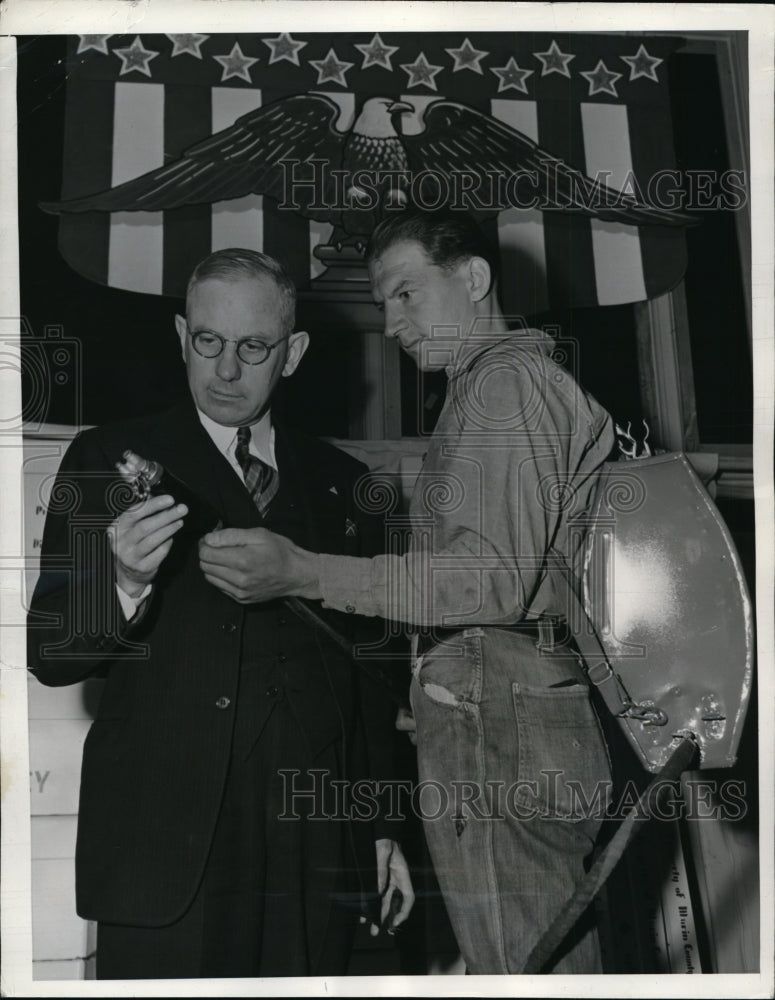 Load image into Gallery viewer, 1942 Press Photo San Quentin Calif Andy Burdin, BB Goodman &amp; fire extingusher
