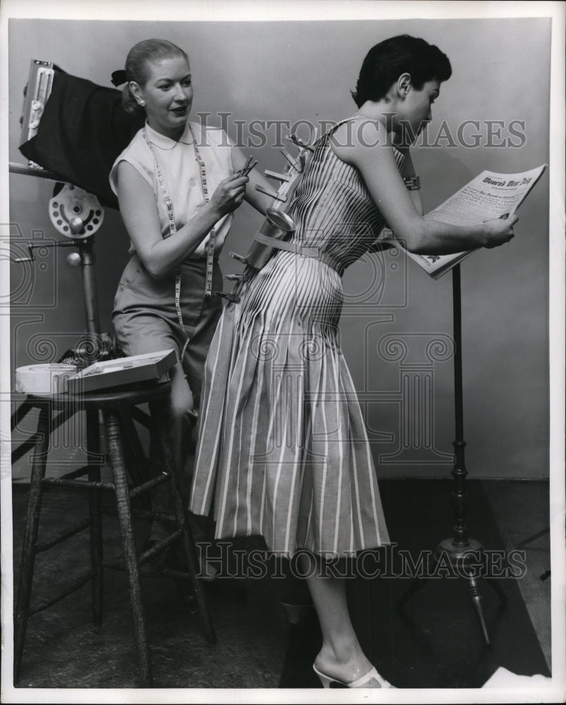 1956 Press Photo Rita Hackett glamor dress & a model sewn into it - nex84852