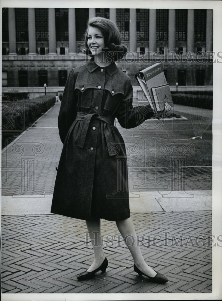 1962 Press Photo NYC Blue jeans look trench coat design by PRL - nex84982