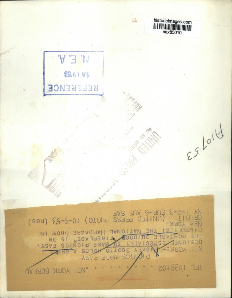 1953 Press Photo NYC Vickey Scotto & grill for outdoor portablilty