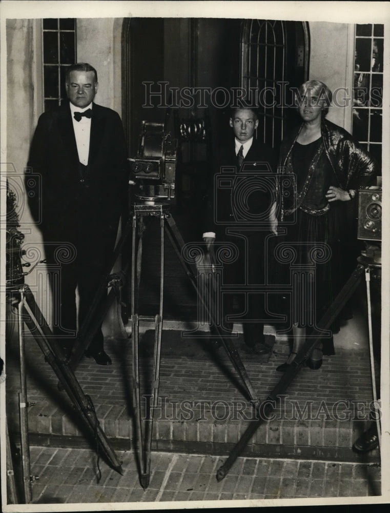 Load image into Gallery viewer, 1928 Press Photo Stanford Univ Mr &amp; Mrs Herbert Hoover at their residence
