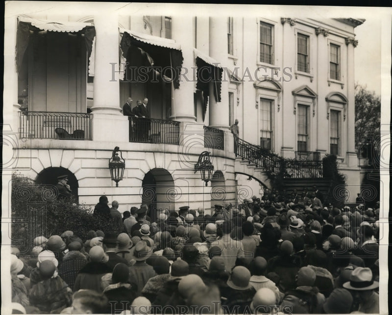 Load image into Gallery viewer, 1930 Press Photo Wash DC Pres Herbert Hoover &amp; crowd on White House lawn
