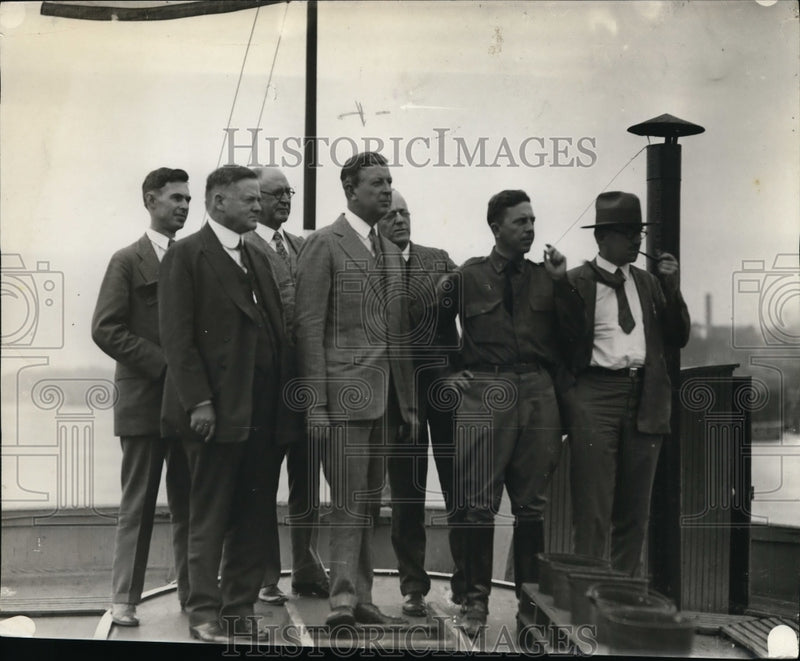 Load image into Gallery viewer, 1927 Press Photo Jas Davis &amp; group of men on a ships deck with Pres Hoover
