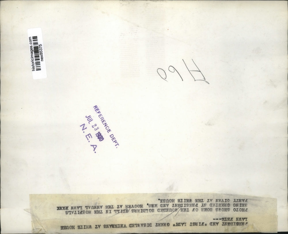 1930 Press Photo Pres & Mrs Herbert Hoover & soldiers at a hospital in DC