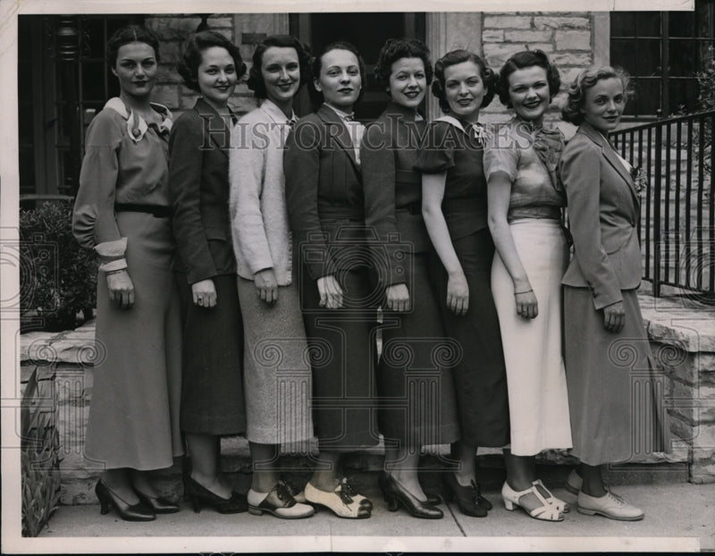 Load image into Gallery viewer, 1936 Press Photo NW Univ Evanston Illcoeds Marion MAyer,Jane Phelps - nex85414
