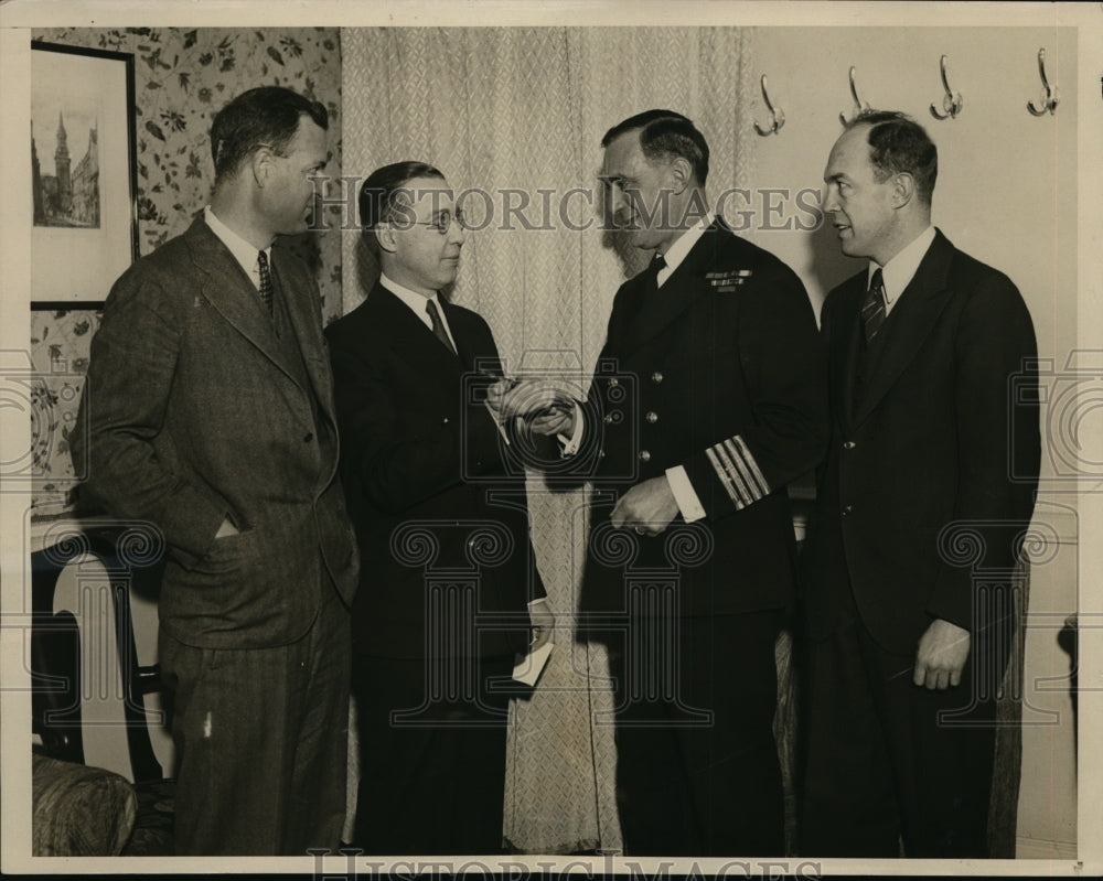 1933 Press Photo Herbert Brucker, Dean Carl Ackerman of Columbia