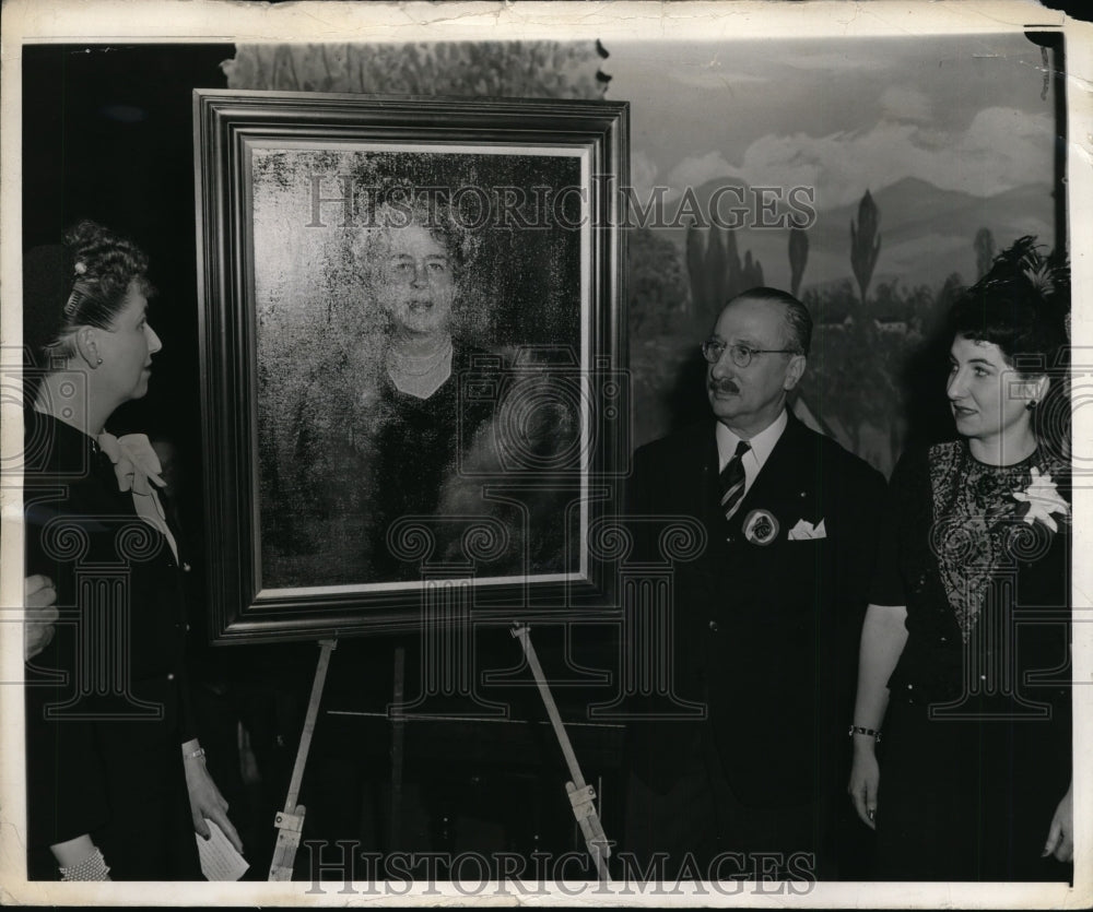 1943 Press Photo NYC Mrs Neville Ford, portrait of Mrs FD Roosevelt