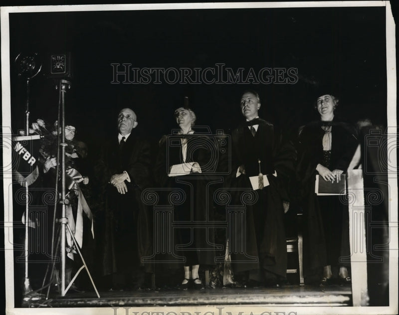 Load image into Gallery viewer, 1931 Press Photo Mrs Herbert Hoover 1st Lady made Dr of Law, Coucher College
