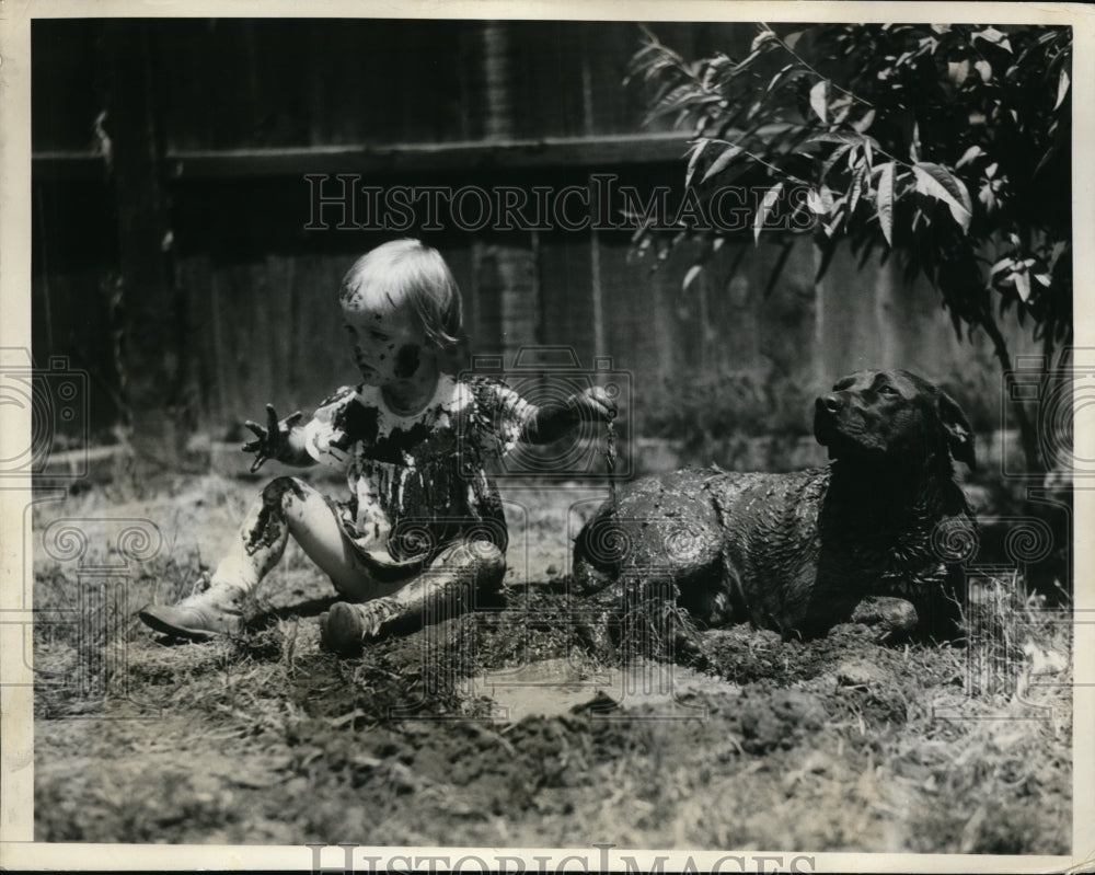 1936 Press Photo Carolyn Strive of La Calif & her dog Pancho in mud - nex85775