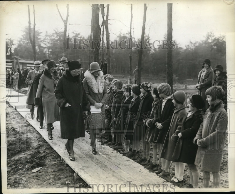 Load image into Gallery viewer, 1929 Press Photo 1st Lady Mrs Herbert Hoover &amp; new home for orphans in DC

