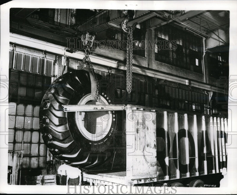 Load image into Gallery viewer, 1959 Press Photo Goodyear Tire &amp; Rubber Co production of mammoth tires

