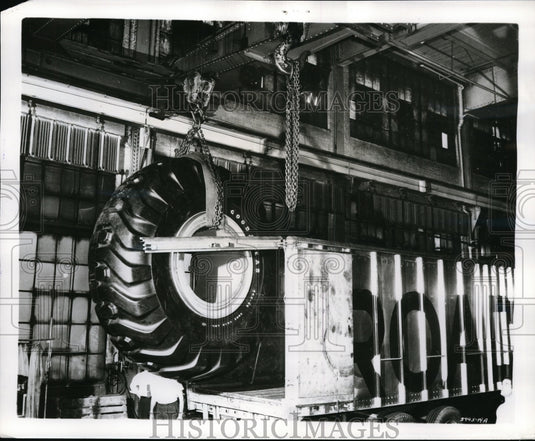1959 Press Photo Goodyear Tire & Rubber Co production of mammoth tires