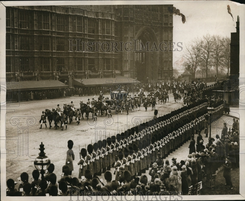 1927 Press Photo Royal Opening of Parliament King & Queen St Stephens Hall