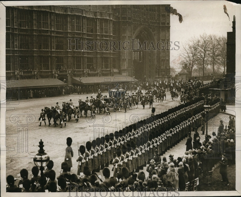 Load image into Gallery viewer, 1927 Press Photo Royal Opening of Parliament King &amp; Queen St Stephens Hall
