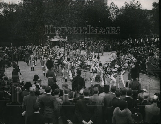 1937 Press Photo King & Queen Leaving Buckingham Palace Opening Parliament- Historic Images