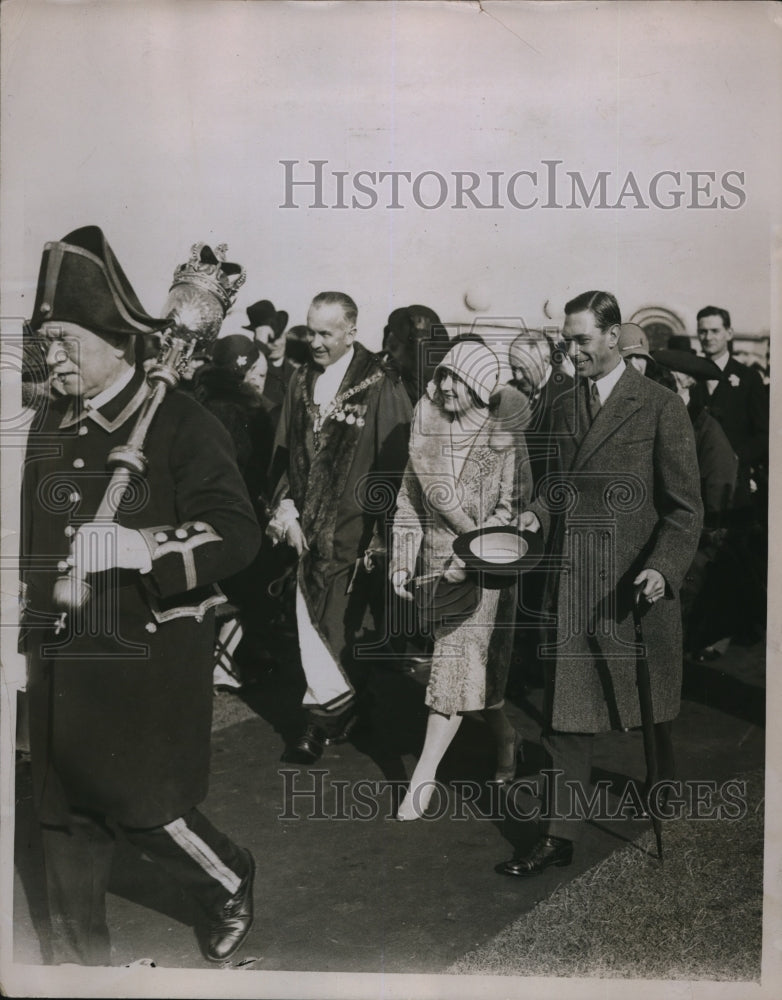 Load image into Gallery viewer, 1929 Press Photo Duke and Duchess of York Visit Eastbourne Beachy Head
