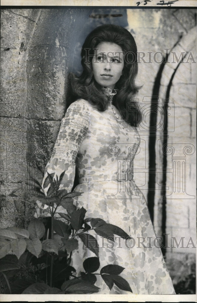 1971 Press Photo Princess Anne in Voile Dress Gothic Ruin Summer House Windsor