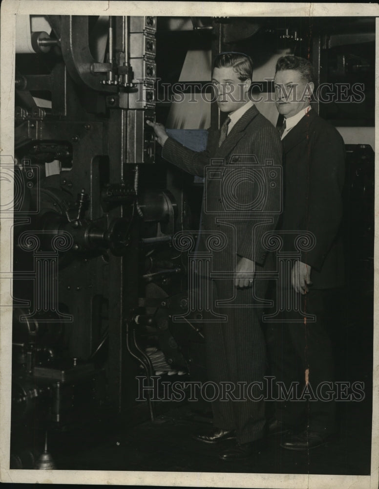 Load image into Gallery viewer, Press Photo Prince of Wales in Press Room of New York Tribune John Lunch
