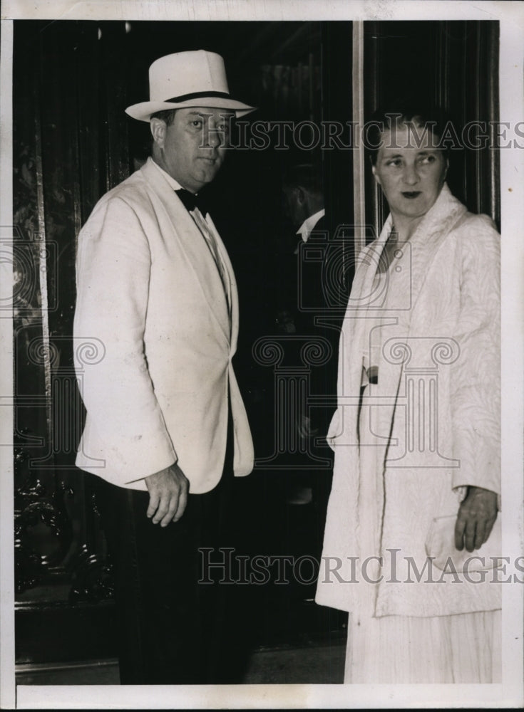 Load image into Gallery viewer, 1937 Press Photo Senator and Mrs Robert M LaFollette Jr at Soviet Embassy
